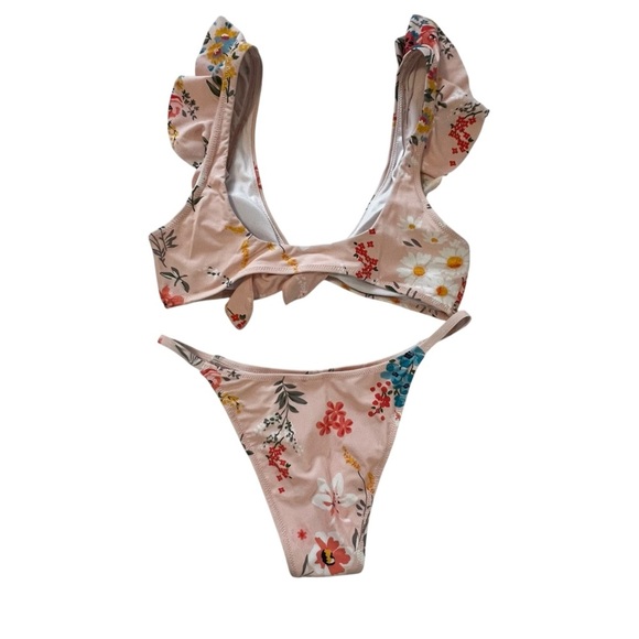 Cupshe Floral Bikini with Ruffle Details Large top and boring floral NWOT - Picture 2 of 11